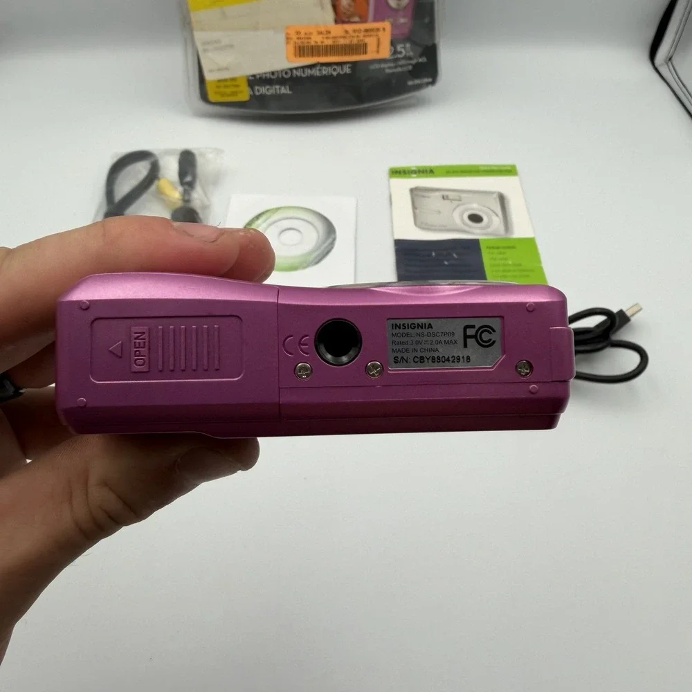 Insignia NS-DSC7P09 7.0MP Digital Camera Pink Complete Box Tested Working